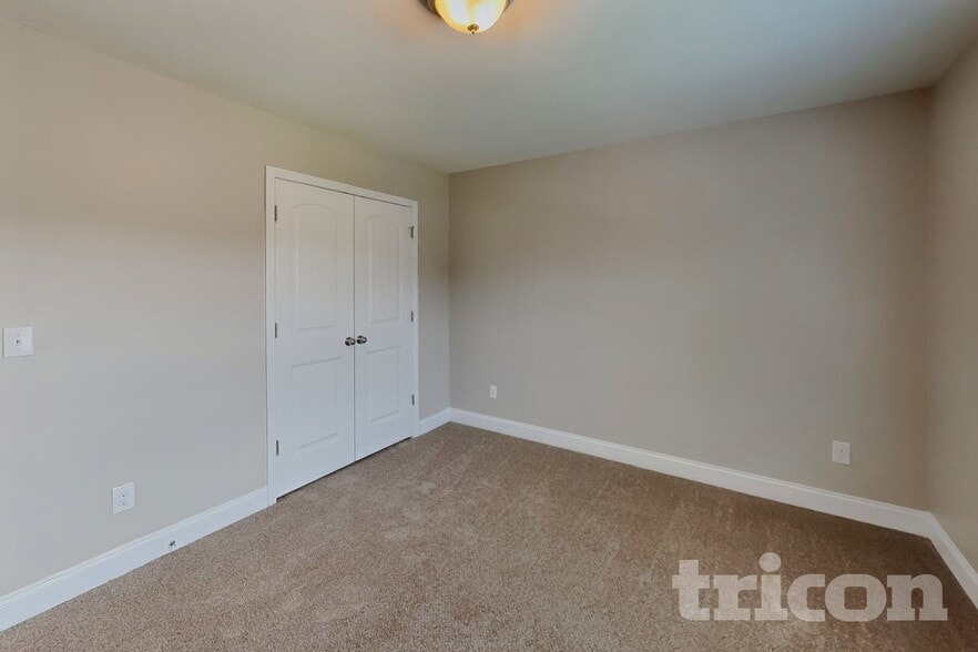 Building Photo - 163 Green Willow Dr