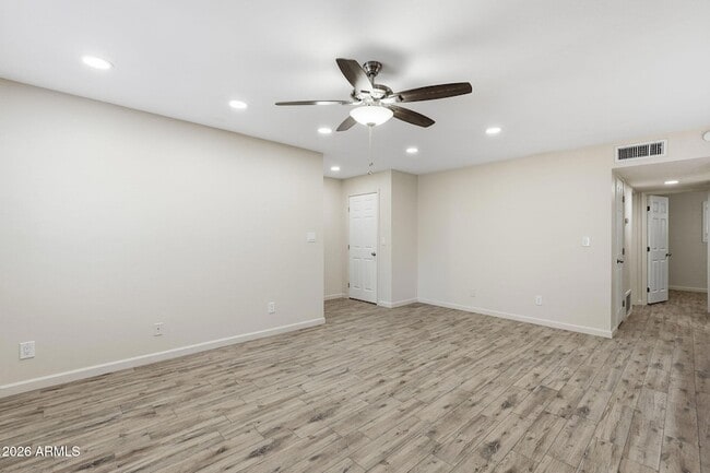 Building Photo - 5525 E Thomas Rd