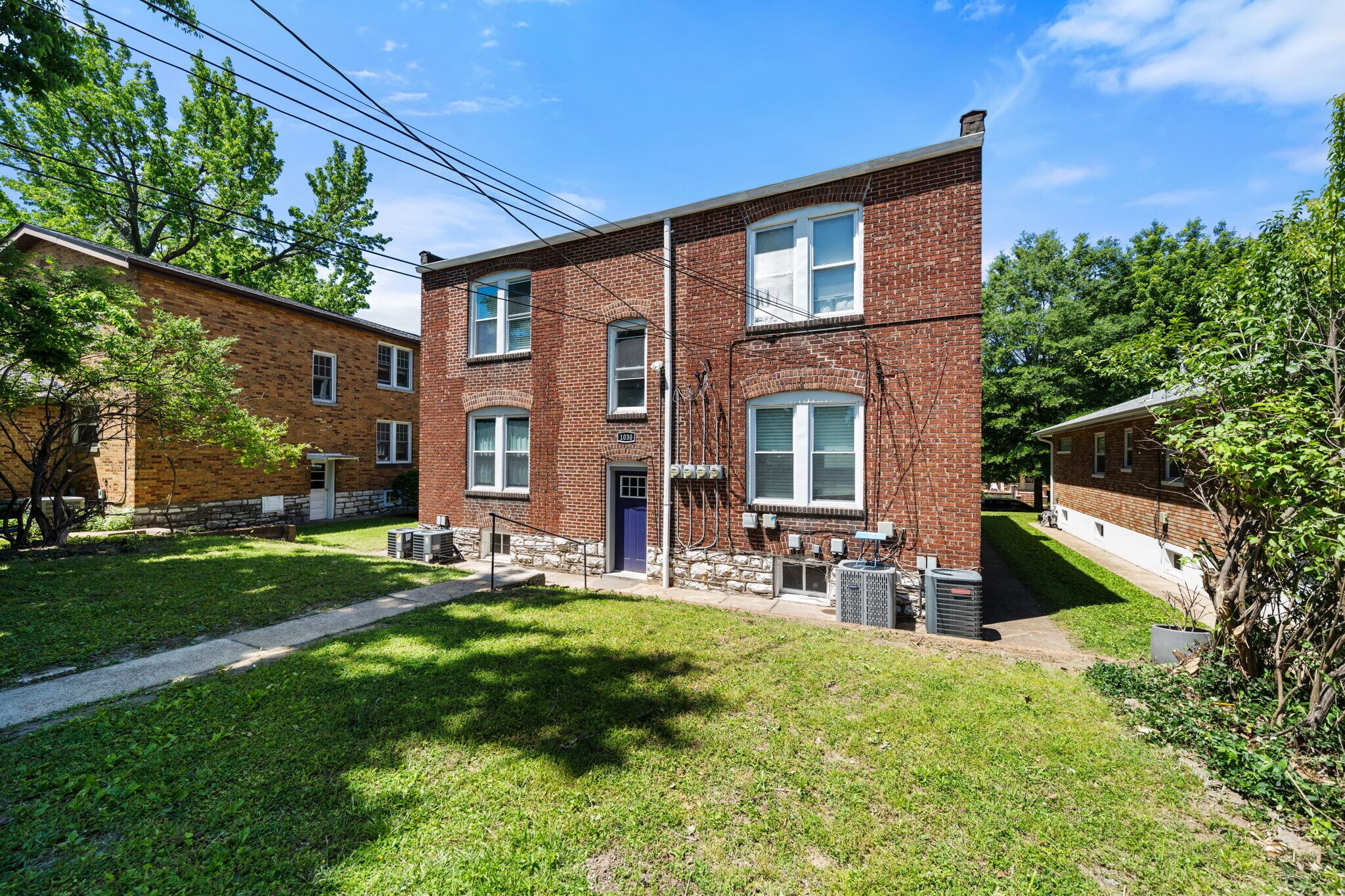 Building Photo - 1030 Commodore Dr
