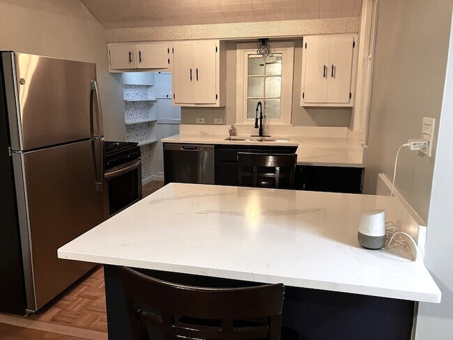 Building Photo - 6550 W Ebinger Dr