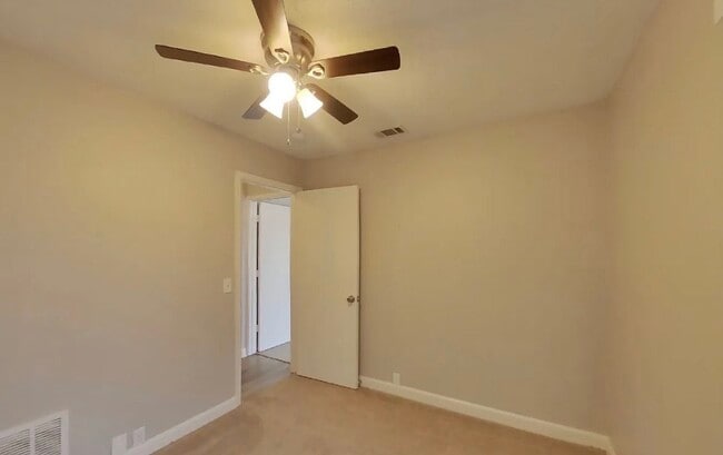 Building Photo - Modern 3-Bedroom Sanctuary in a Sought-After Location