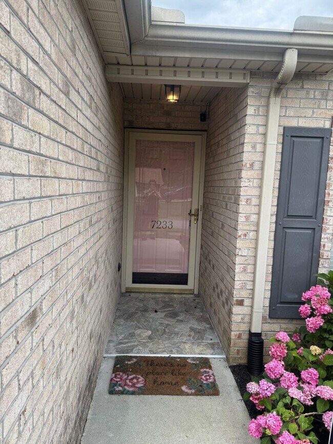 Building Photo - Knoxville 37918 - Beautiful 3 bedroom, 2 bath home in the heart of Powell - Contact Lisa Vineyard...