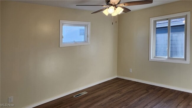 Building Photo - 9315 Glenwood Trail