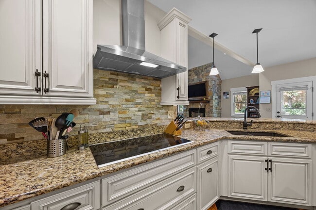 Building Photo - Spacious 3-Bedroom Home with Bonus Room & ...