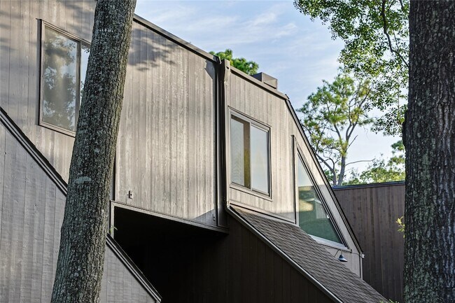 Building Photo - 102 Litchfield Ln