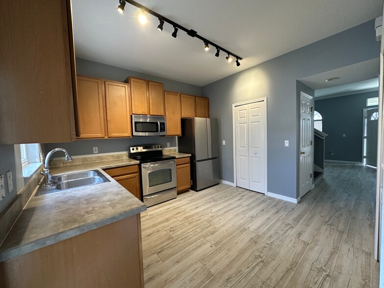 Building Photo - 6308 Lake Smith Cir