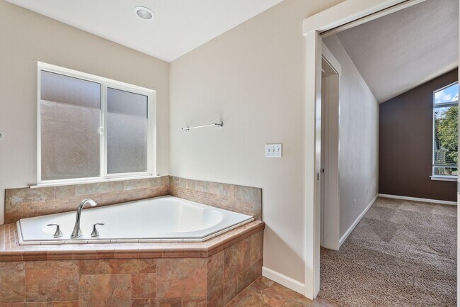Building Photo - 4335 17th Way NE