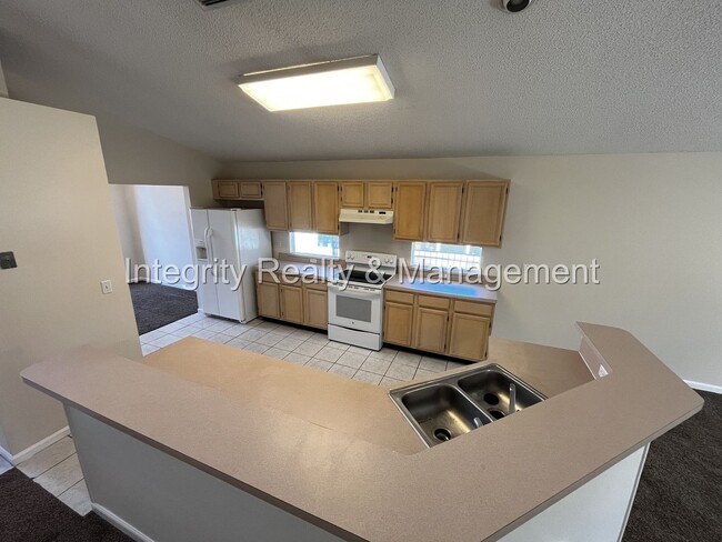 Building Photo - 3 bed/ 2 bath in Eagle Harbor