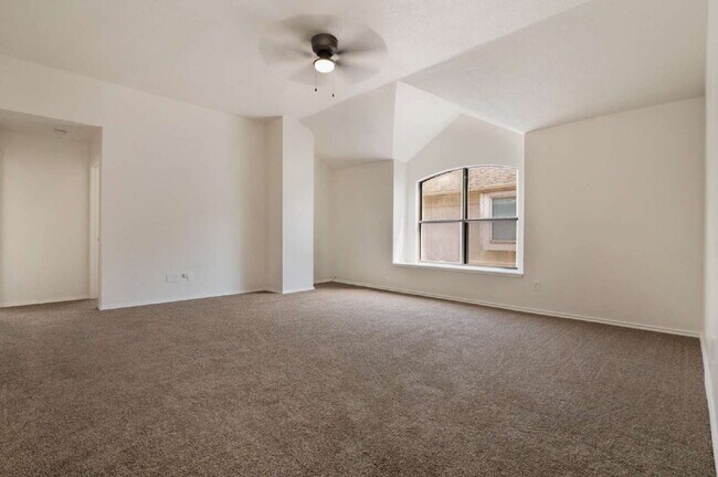 Building Photo - Completely Renovated Home in Arlington!