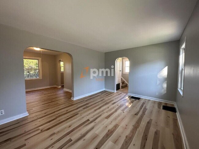 Building Photo - 6136-6138 Ray Ave