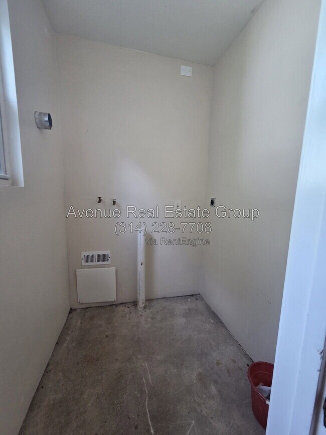 Building Photo - 135 Grether Ave