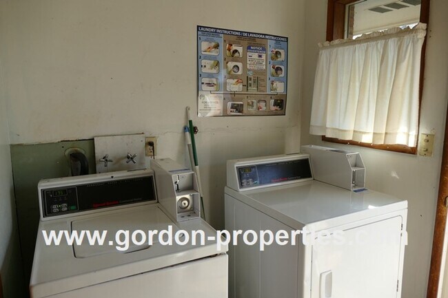 Building Photo - NE 65th Ave - North Tabor single level 1 bedroom apartment