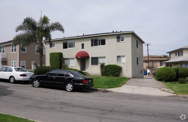 Building Photo - 233 Calle Miramar