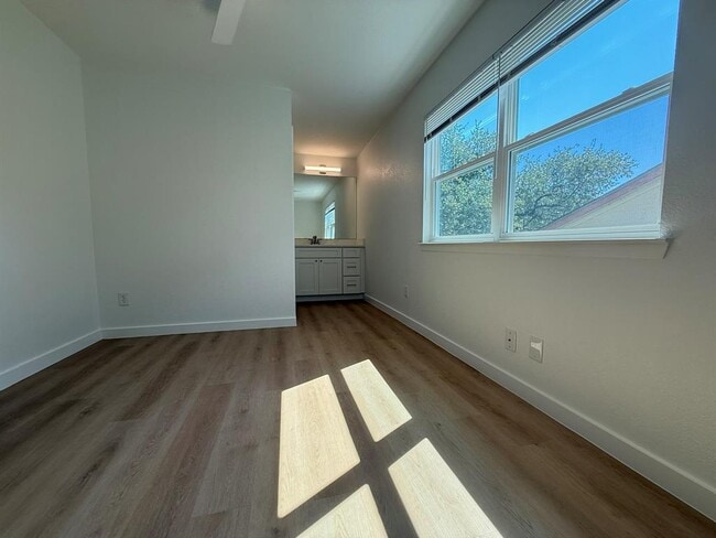 Building Photo - 13339 Water Oak Ln