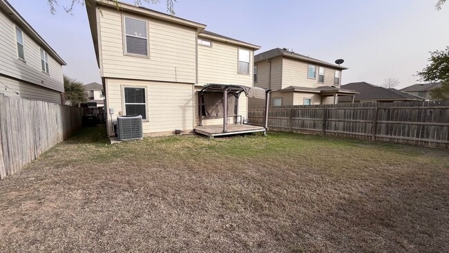 Building Photo - * Make this spacious home in Helotes off B...