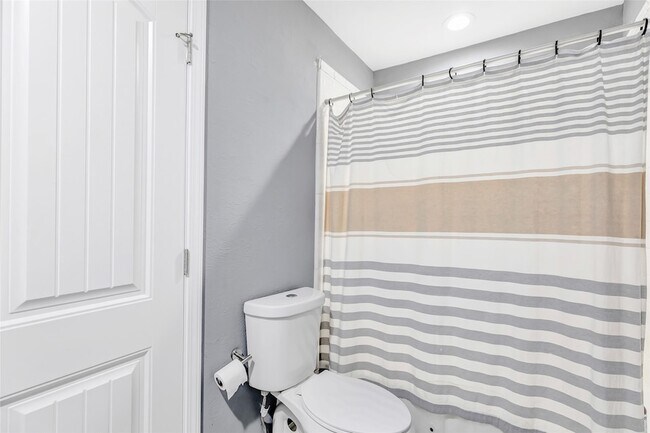 Building Photo - 1746 Cloister Dr