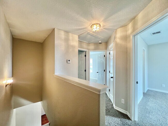 Building Photo - 5107-5109 Flipper Dr