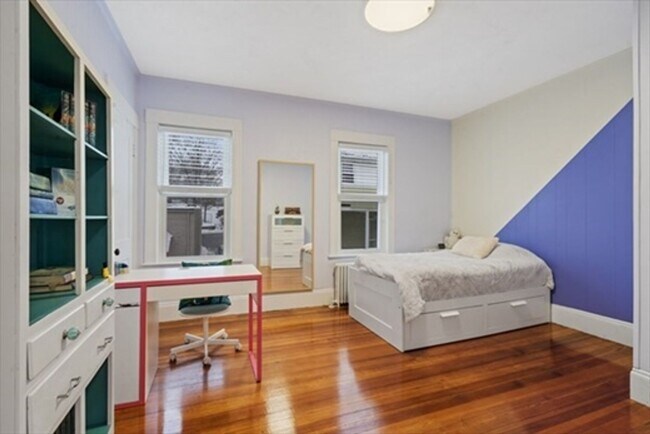 Building Photo - Parking - Free Laundry - Deck - Yard