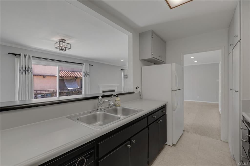 Building Photo - 1127 E Del Mar Blvd