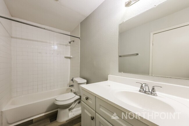 Building Photo - 3 BR/1BA | Newly Renovated Single Family Home |  Front and back yard| In Cleburne!