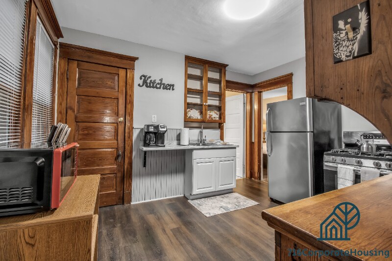 Building Photo - 309 Baynes St