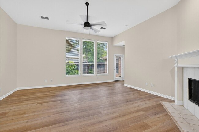 Building Photo - 6864 Bushnell Dr