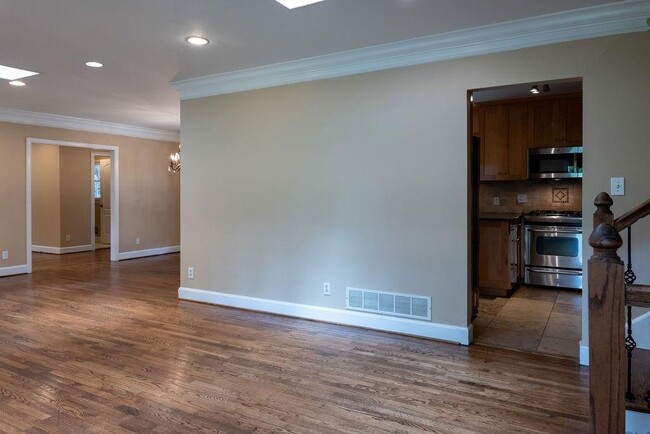Building Photo - 2631 Northside Dr NW