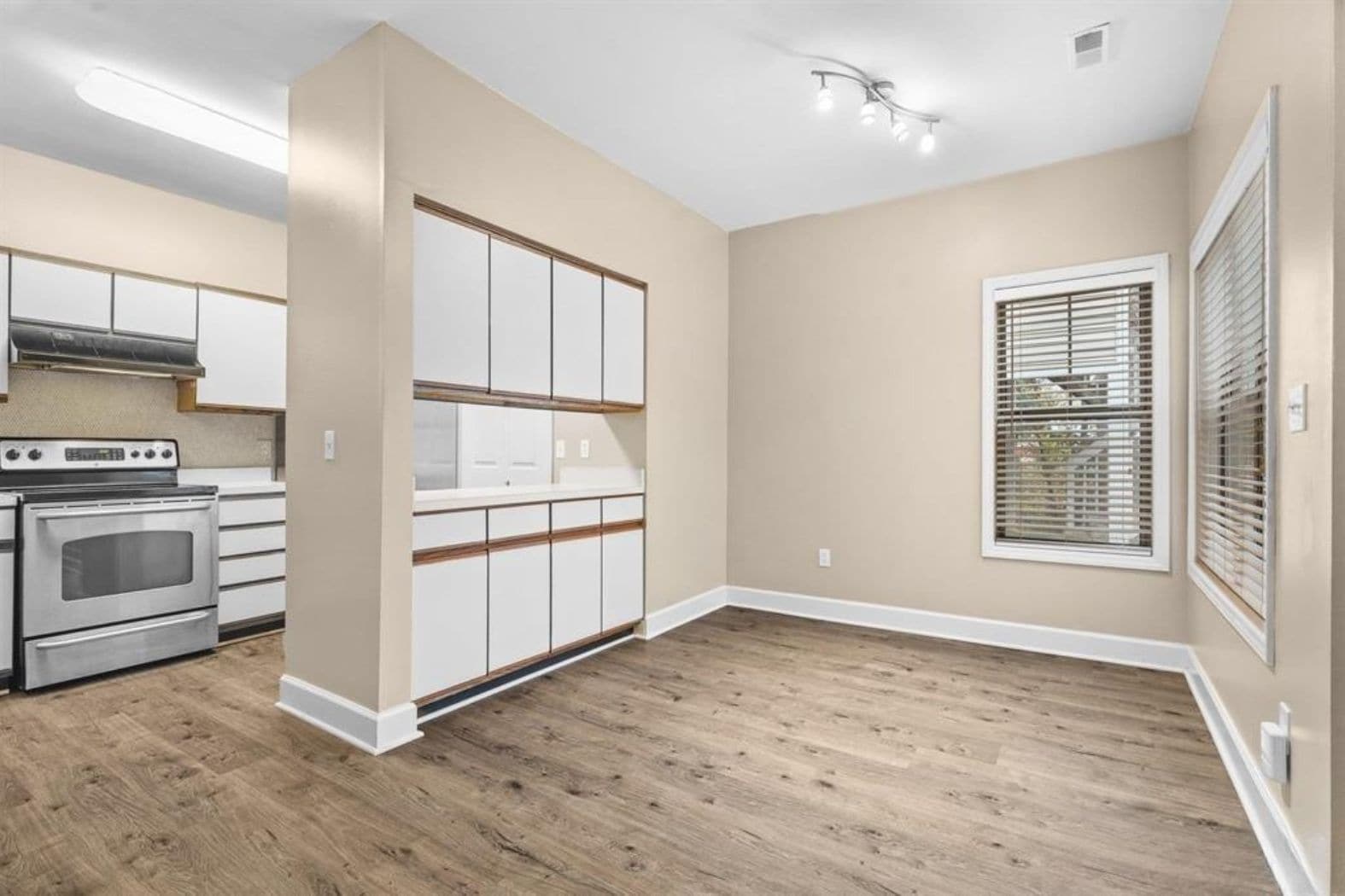 Building Photo - 6121 Sunpointe Dr