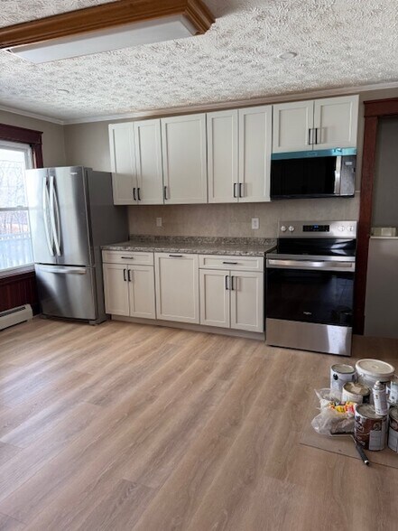 Building Photo - 48 Wakefield Ave