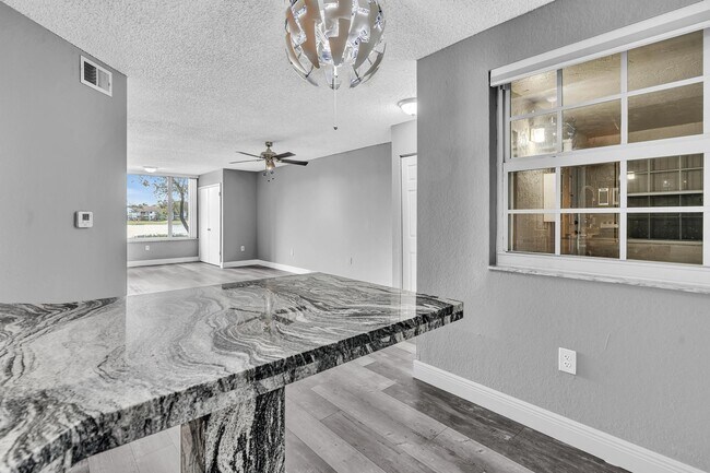 Building Photo - 2820 N Oakland Forest Dr