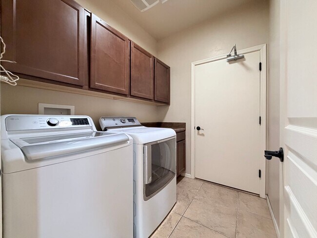 Building Photo - 3BR/2BA/2.5CG, 1861 sq.ft. rental in Sierra Vista, AZ