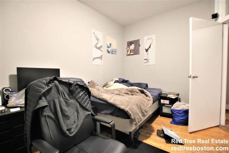 Building Photo - 8 Sunset St