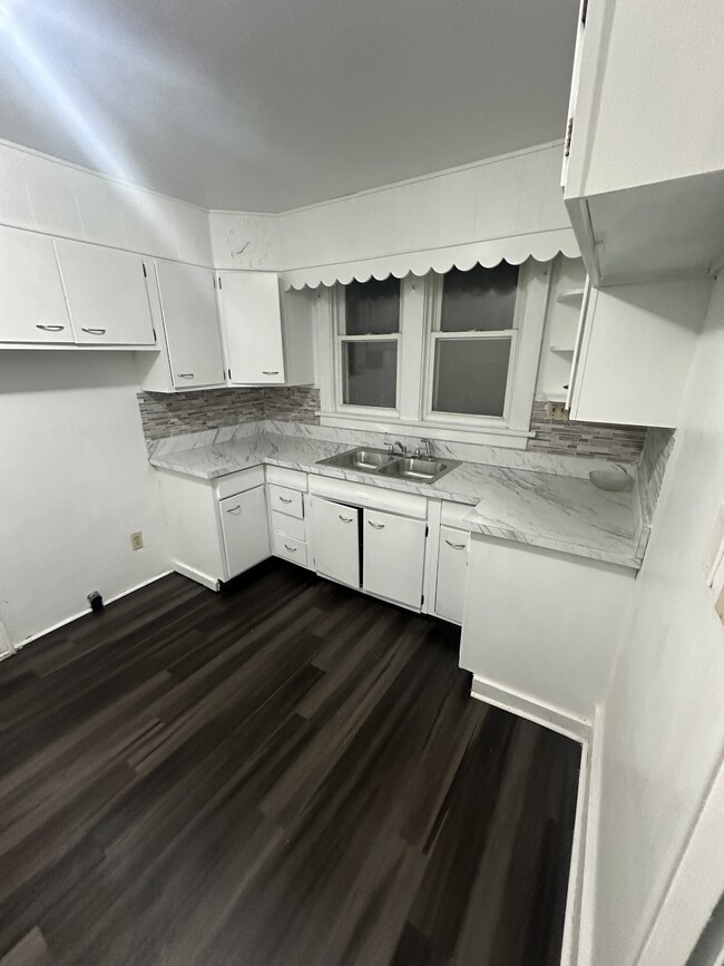 Building Photo - 785 Bellevue Ave