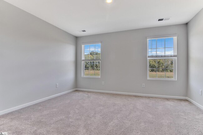 Building Photo - 3040 Willow Rd