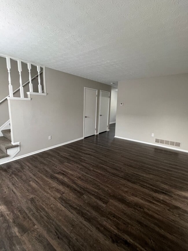 Building Photo - *RENT SPECIAL* Updated 2 Bedroom 1.5 Bathr...