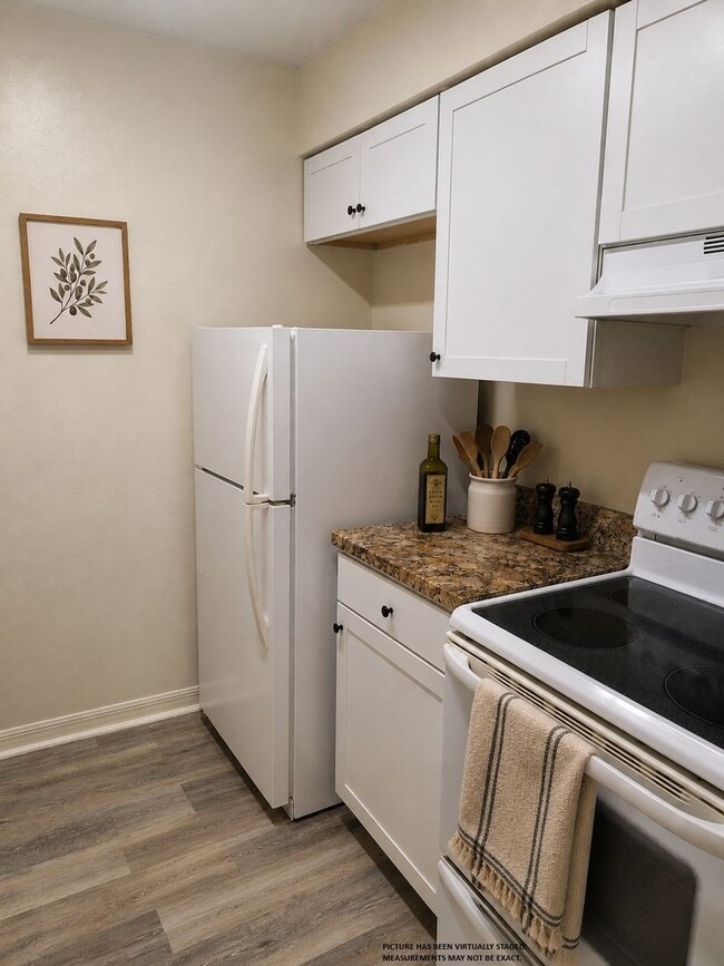 Building Photo - Southbrooke condo