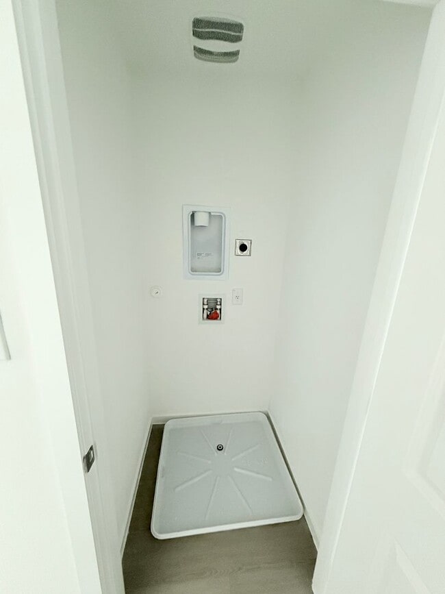 Building Photo - Tres Laurels-Wellton