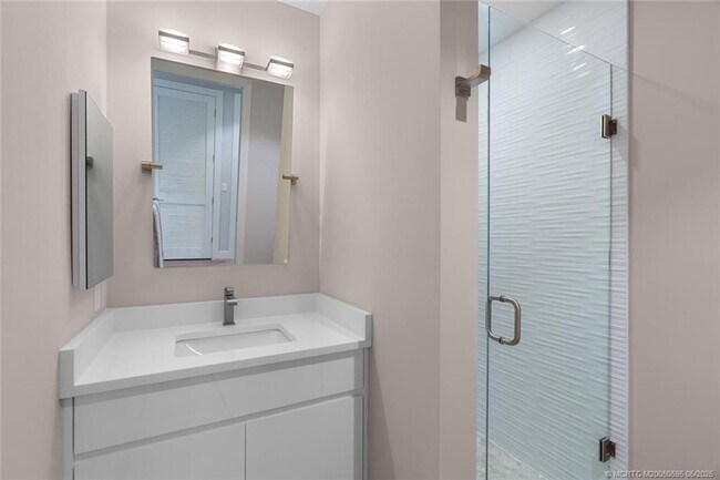 Building Photo - 41 SW Seminole St