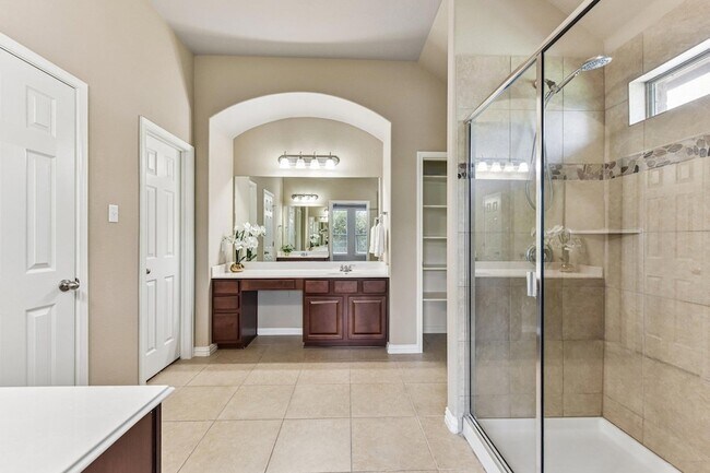 Building Photo - 640 Loma Cedro Bend