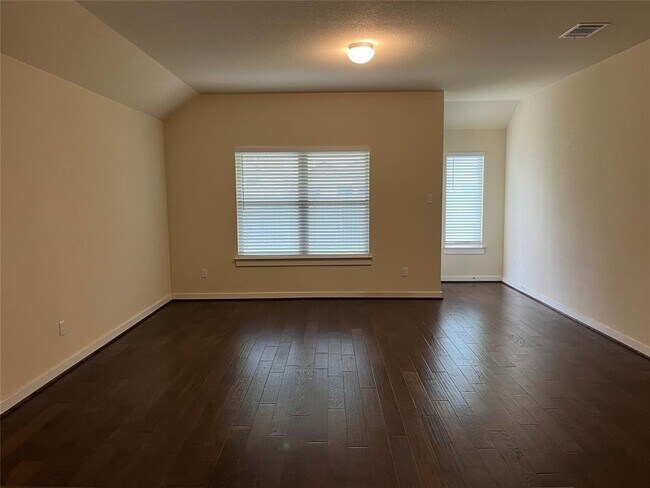 Building Photo - 17001 Borromeo Ave