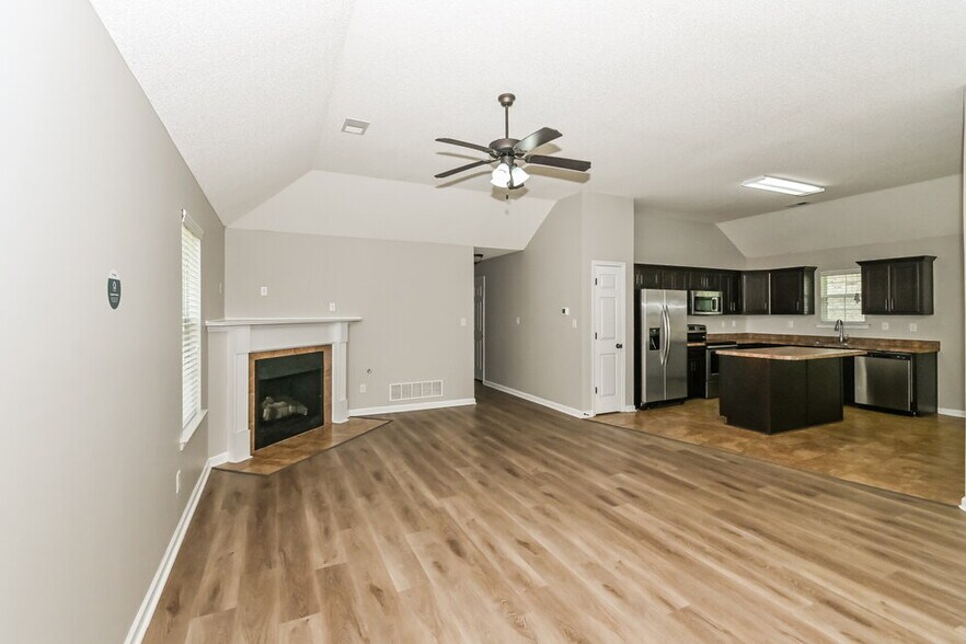 Building Photo - 9876 Southern Oak Way