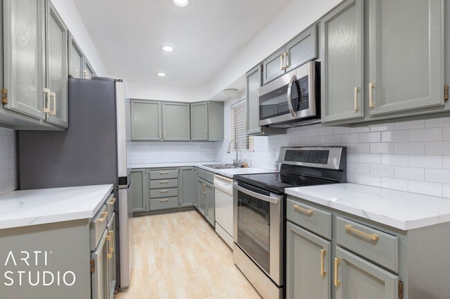 Building Photo - Fully Renovated 4-Bedroom Townhome in Prim...