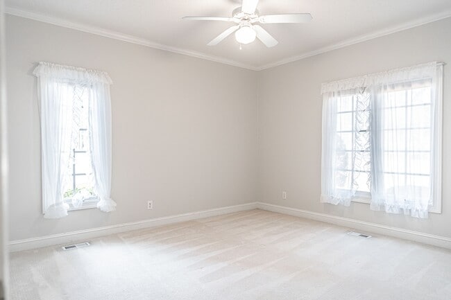 Building Photo - 24 Strathaven Dr