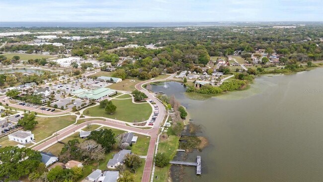 Building Photo - 600 N Lakewood Ave