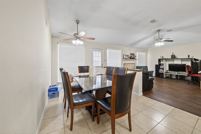 Building Photo - 21430 Meadowhill Dr