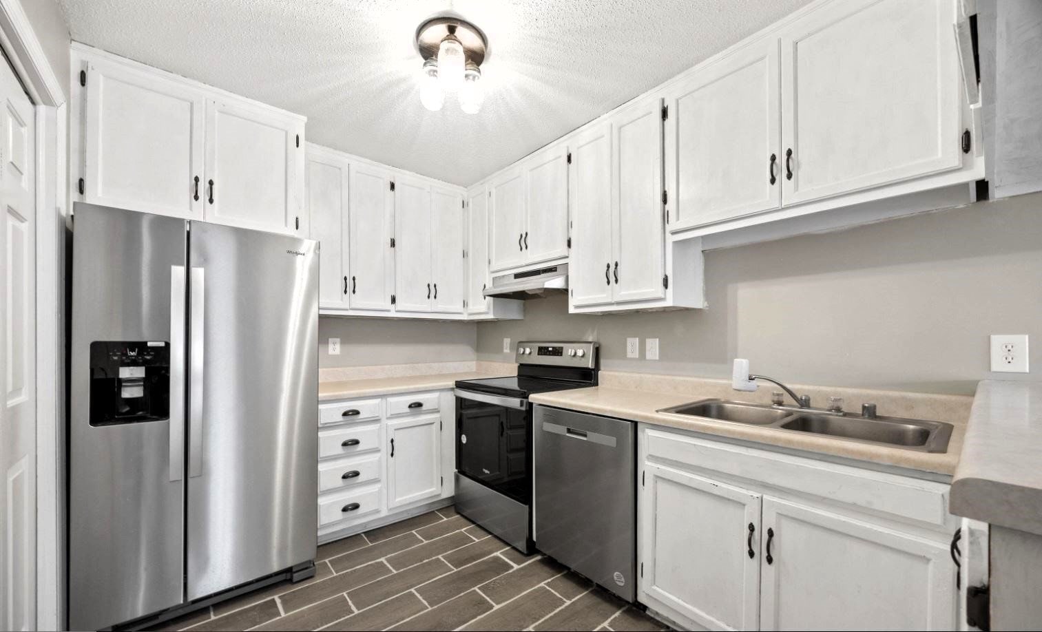 Building Photo - 2080 Woodlawn Dr SW
