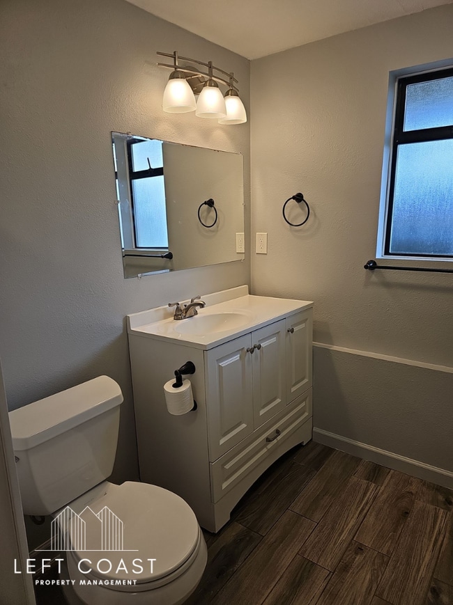 Building Photo - 2322 NW Inlet Ave