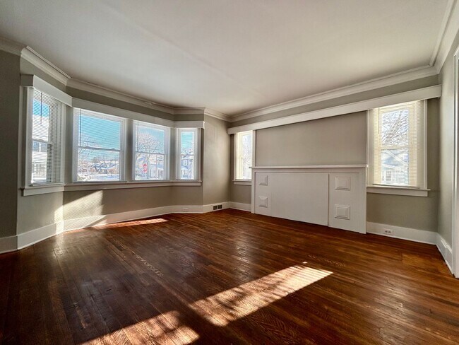 Building Photo - Spacious Four Bedroom Home in Southeast Grand Rapids