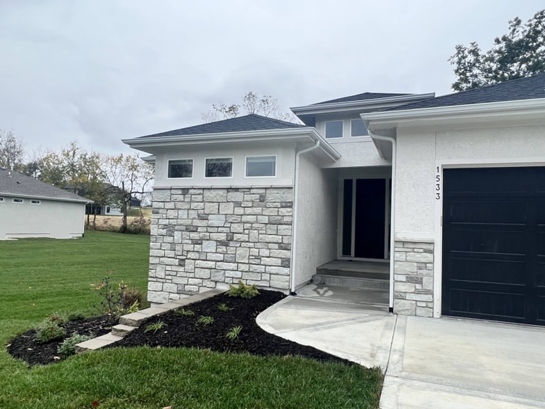 Building Photo - 1533 SW Hedgewood Ln