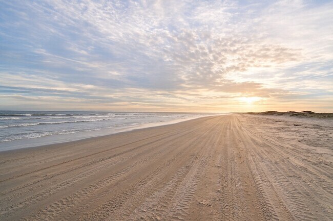 Building Photo - 1424 N Avenue F